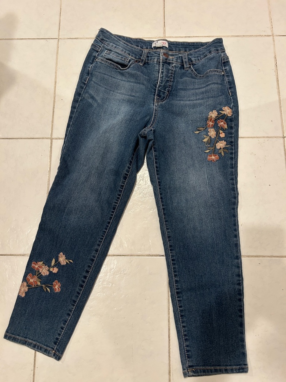 Women's Blue beautiful Embroidered Floral Jeans. Size 6P. Lots of stretch. - Picture 3 of 9